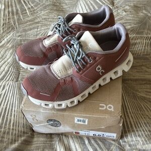 On Cloud 5 Combo Sneakers in Rust and ice